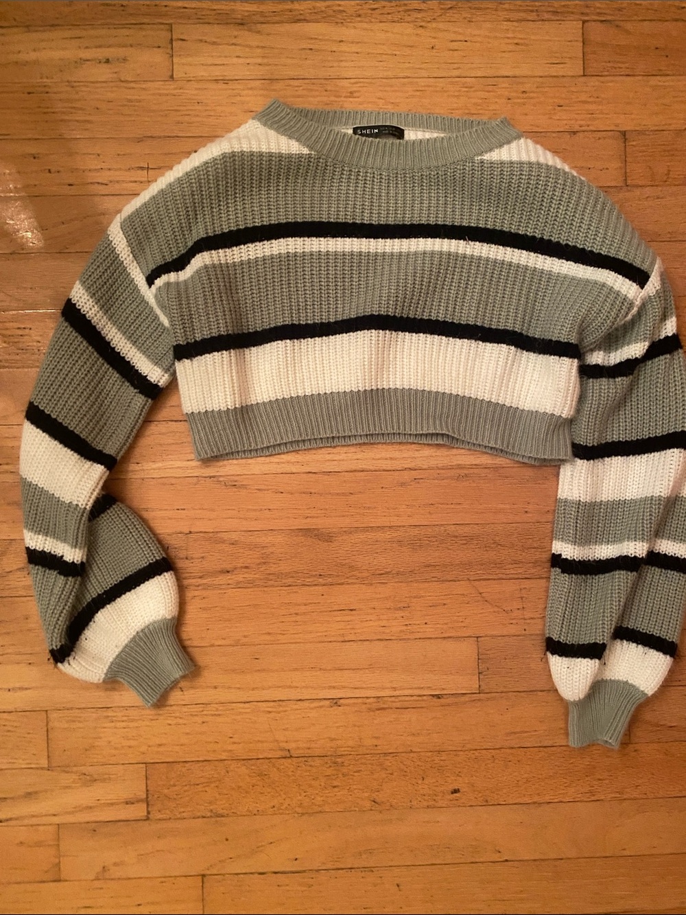 SHEIN Cropped Crewneck Sweater in Sage, White & Black